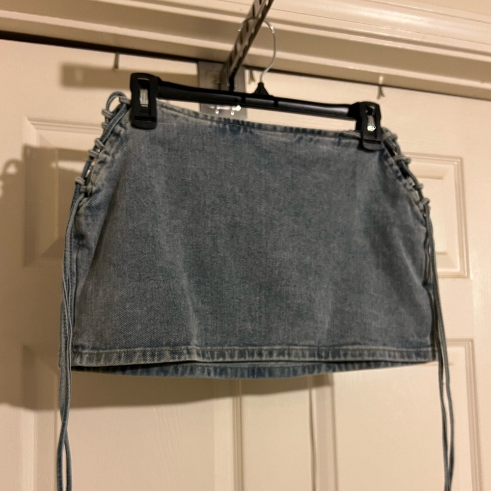 Side tie, jeans skirt